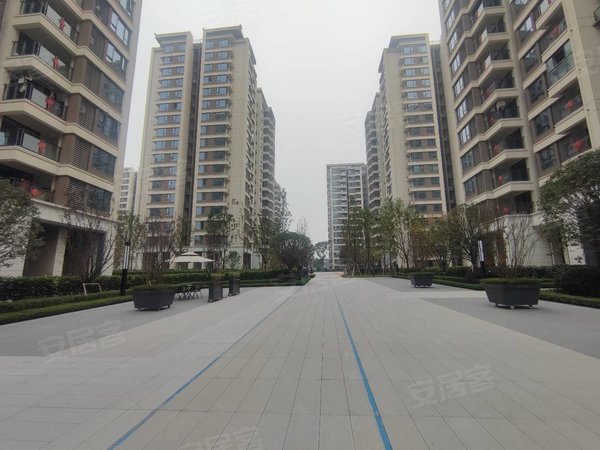 重庆北碚复兴万科四季花城三期精装三房出租  家具家电齐全  朝中庭