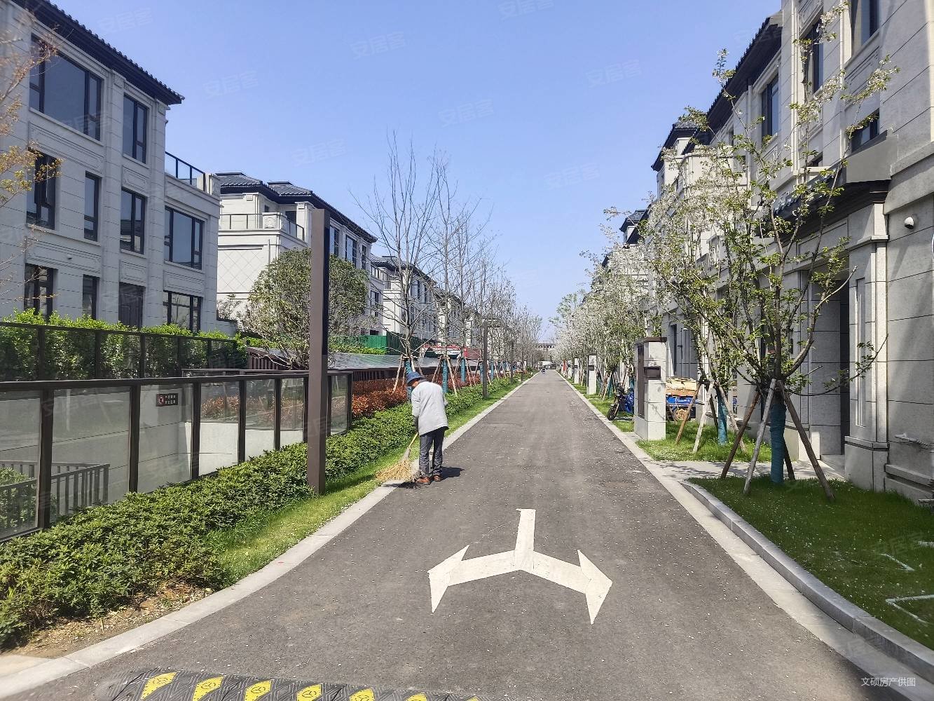 香湖丹堤(三期)4室2厅2卫129.67㎡南北130万