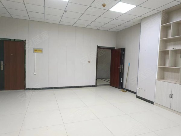 喀什喀什市喀什城区曙光国际曙光国际价格可谈出租四室写字楼二楼精装