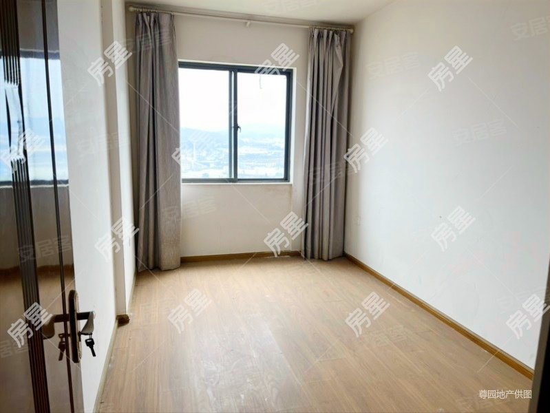 溪畔丽景 房龄新 电梯房 商业配套齐全 高楼层采光充足