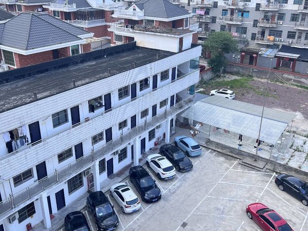 金华浦江县西山森林公园月泉西路四区月泉西路280号怡家公寓！家具齐全拎包入住！免费停车出租房源真实图片