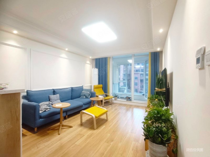 青特小镇b区装修好次新小区带电梯小三房