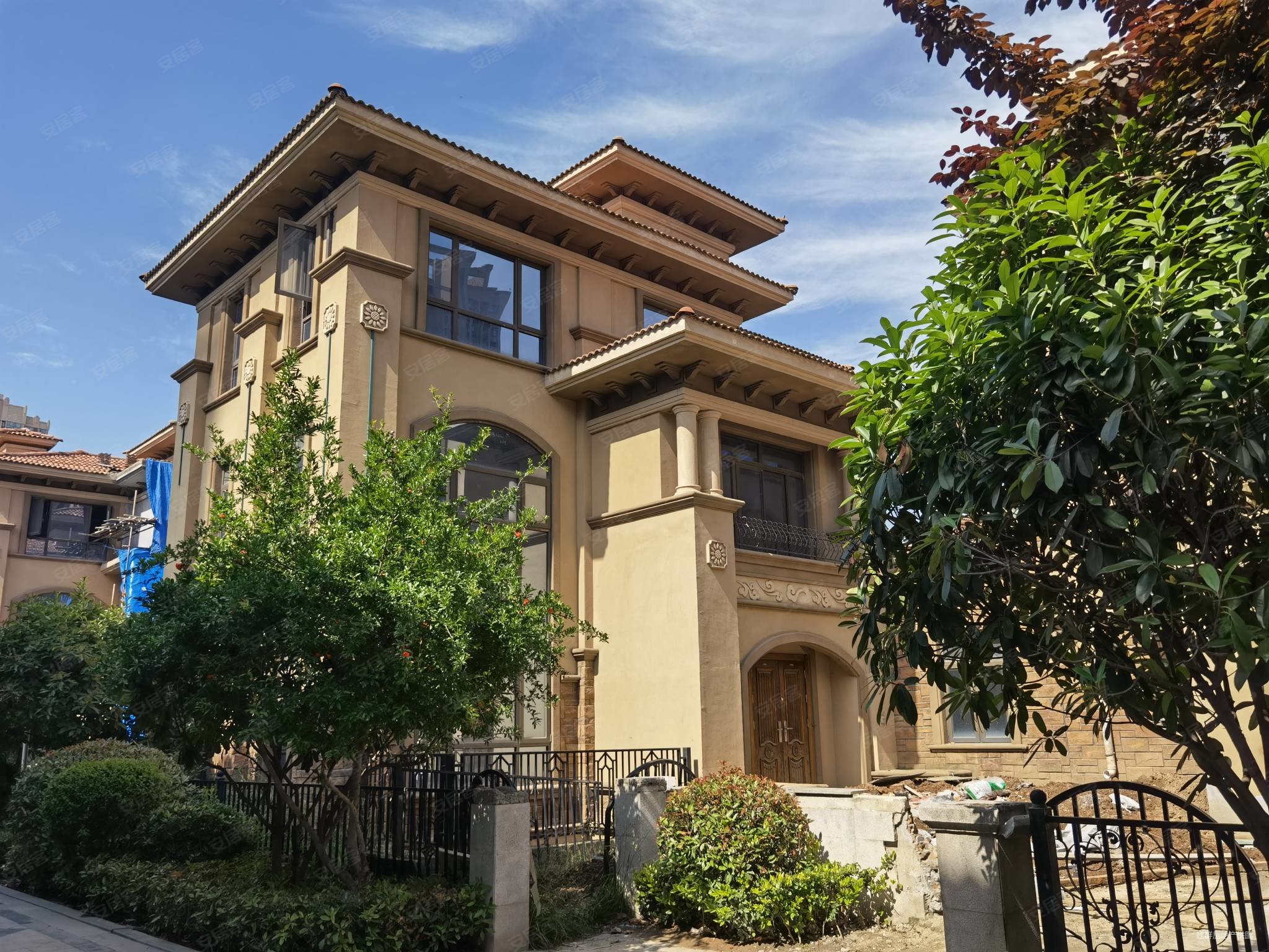 绿地国际生态城三期(别墅)二手房,680万,3室2厅,3卫,232平米-西安安居