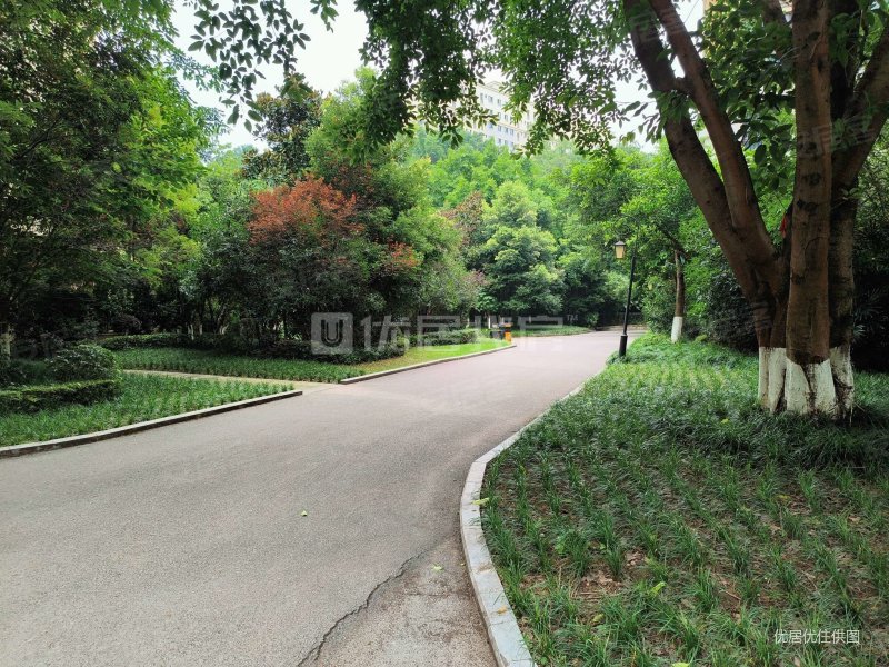 北城华府3室2厅2卫121㎡南65.6万