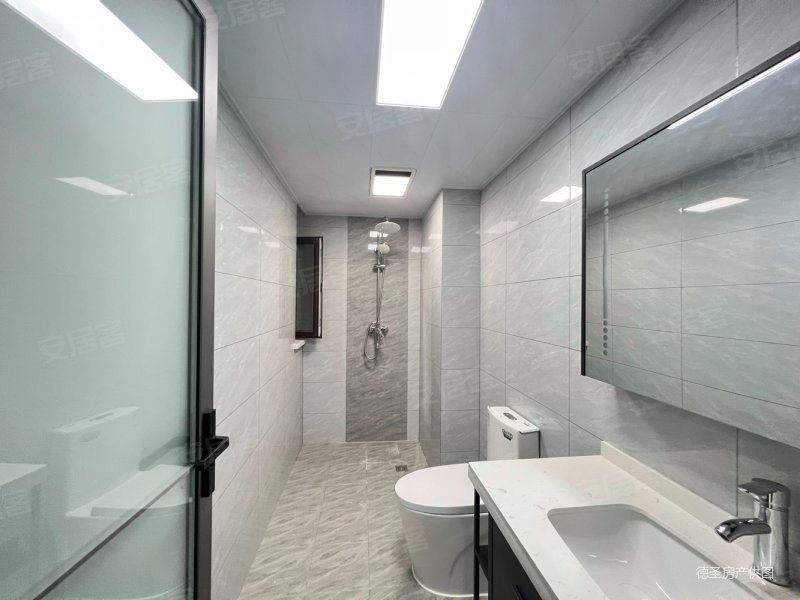 安德利鱼鸟河花园一梯两户三室两卫128平精装婚房86万