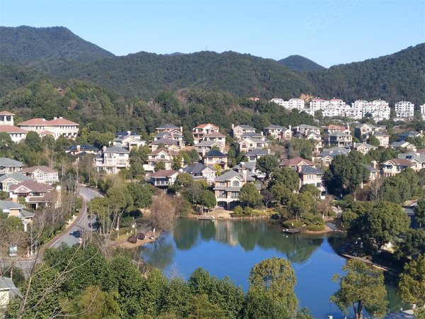 杭州富阳银湖九龙山庄(公寓住宅)九龙山庄 精装下叠出租 朝南带花园