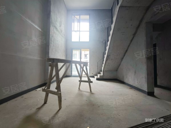 岔路口轻轨站旁 花园洋房,合能枫丹玖悦二手房,135万,3室2厅,2卫,85.