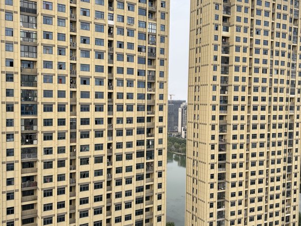 苏州相城渭塘东方时代广场(商住楼)纯一时带客厅押一付一可租免费地下