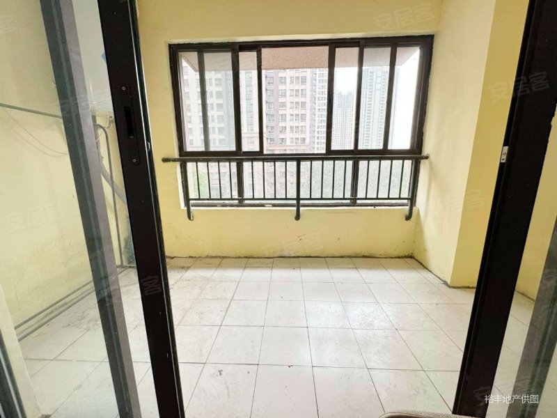 万达揽湖苑满五近地铁融创乐园出行方便产权清晰