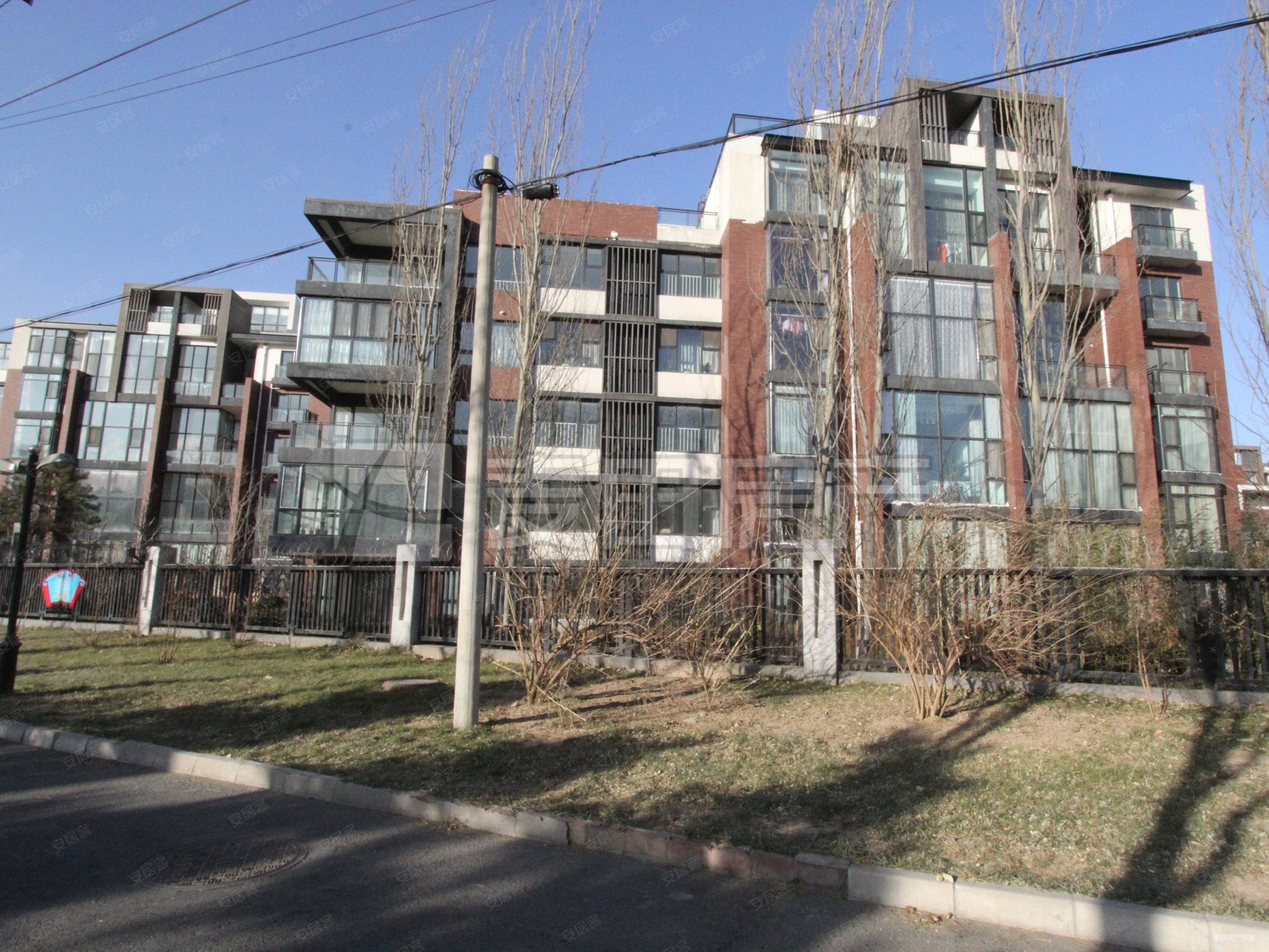 北辰香麓望麓园4室2厅3卫280.13㎡南北1600万