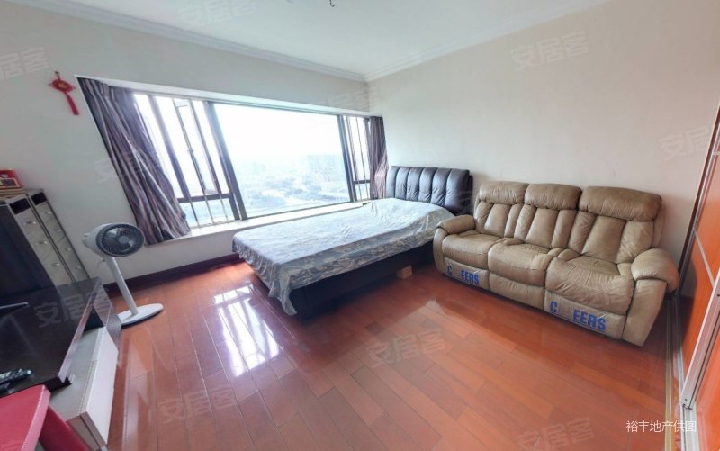 绿景东山华庭4室2厅2卫167.91㎡南1243万