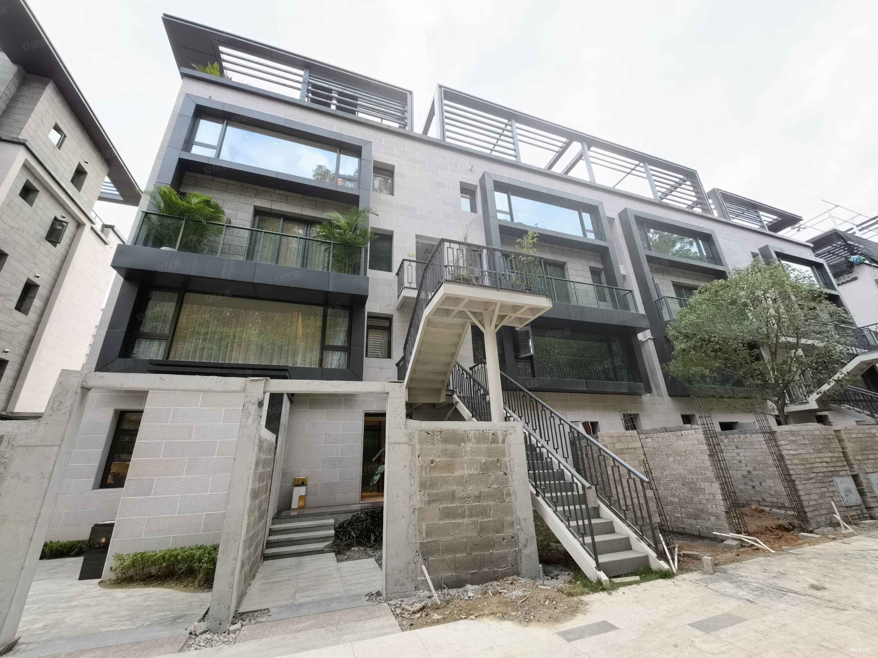 珠海情侣路海景别墅现楼送车位送花园地下室香麓湾