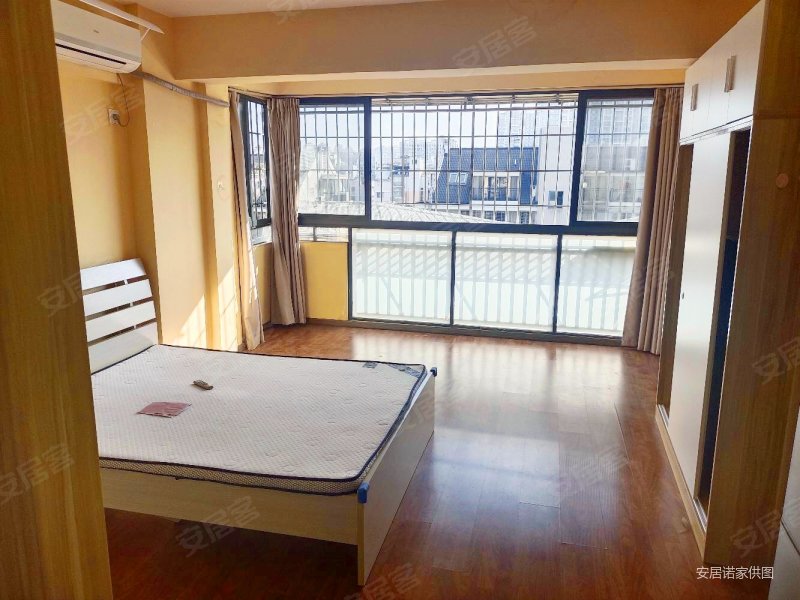 金山大景城1室0厅1卫31.76㎡南北132万