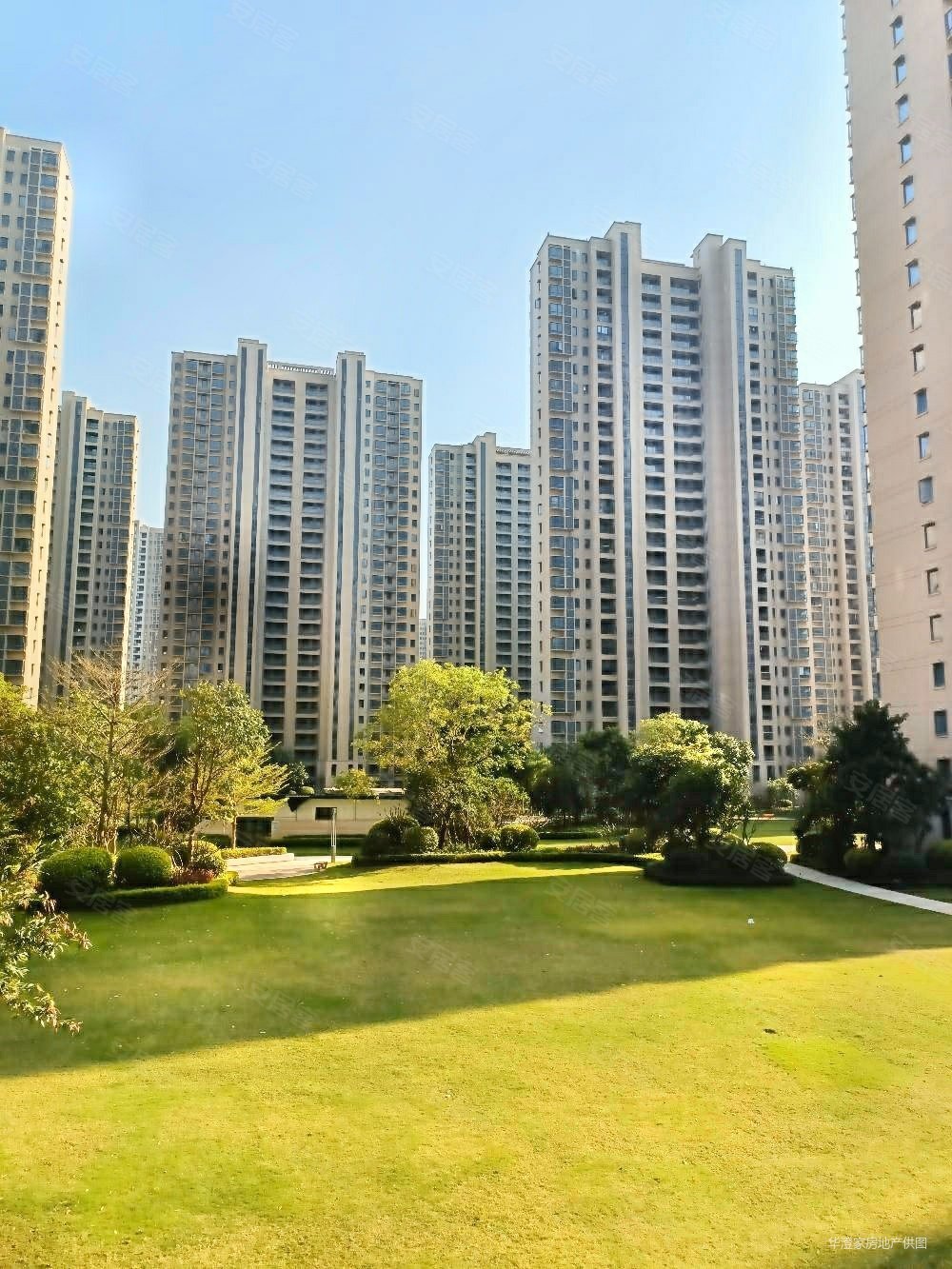 新力城一期南北通三房两厅两卫109平低楼层看花园位置安静