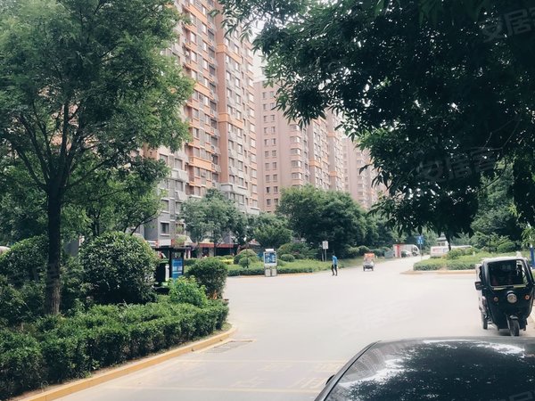 【多图】鲁商常春藤,大学城租房,常春藤次卧带小阳台,无中间费用.