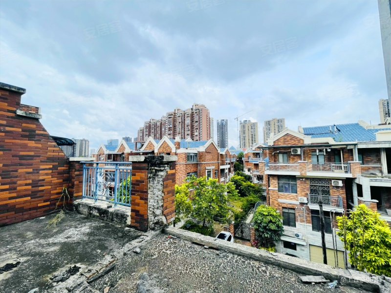 缘水岸(别墅)6室2厅5卫328㎡南北370万