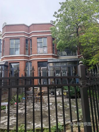 绿地兰宫精装联排别墅诚意出售,前后花园,视野开阔无挡.