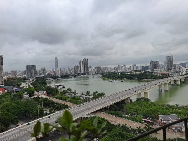 南宁西乡塘北大路邕江时代广场实价一千五  市中心水街旁电梯江景房