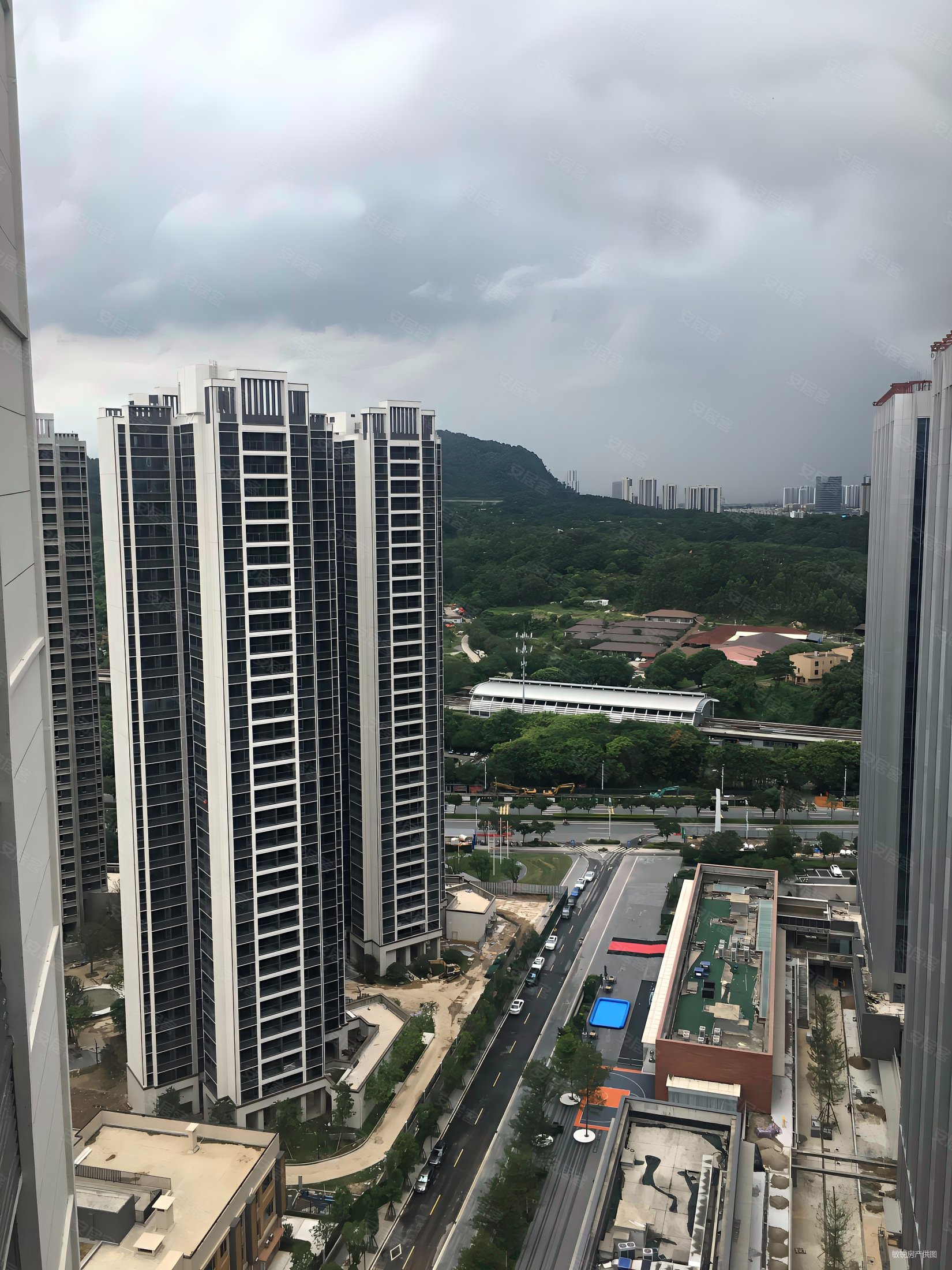 时代天逸4室2厅2卫66.27㎡南180万