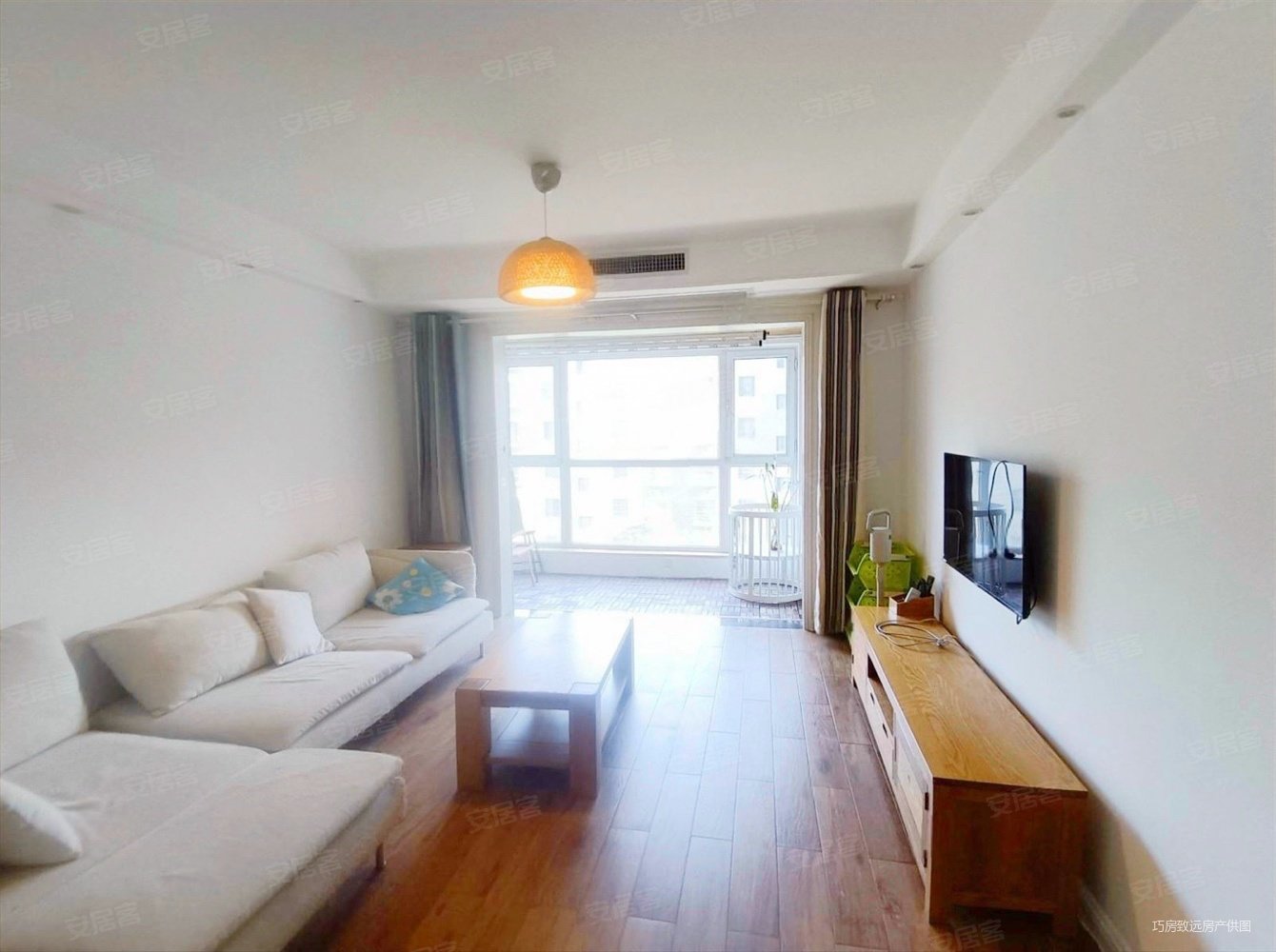 保利金香槟 小三居 满五   产权清晰 临地铁 小区新