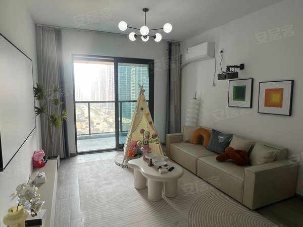 杭州临安临安城区湖山壹品苑临安农林大地铁口附近  自住精装拎包入住