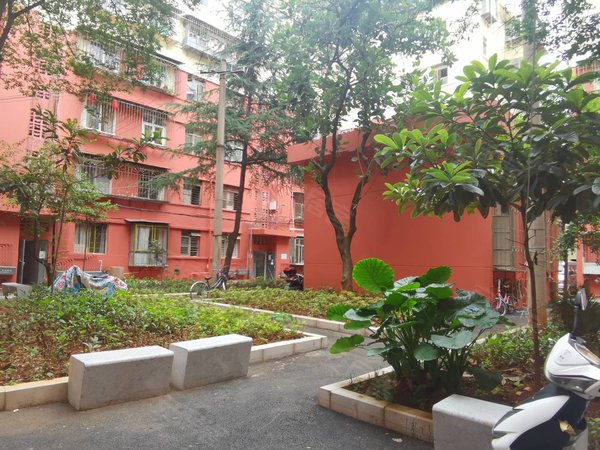 昆明西山金碧片区工人新村弥勒寺公园地铁工人新村小学旁 全套家具