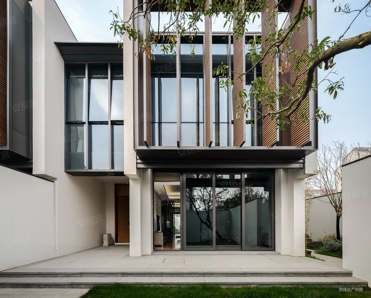 吉泰锦江大厦4室2厅3卫200㎡南北315万