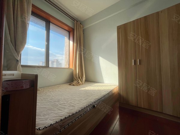 上海闵行金虹桥天鸿公寓天鸿公寓三房两厅两卫 精装出租房源真实图片