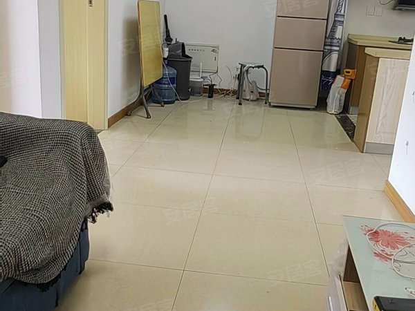 上海嘉定嘉定城区桃园小区房子精装,价钱好谈,房子短租有小孩子不租.