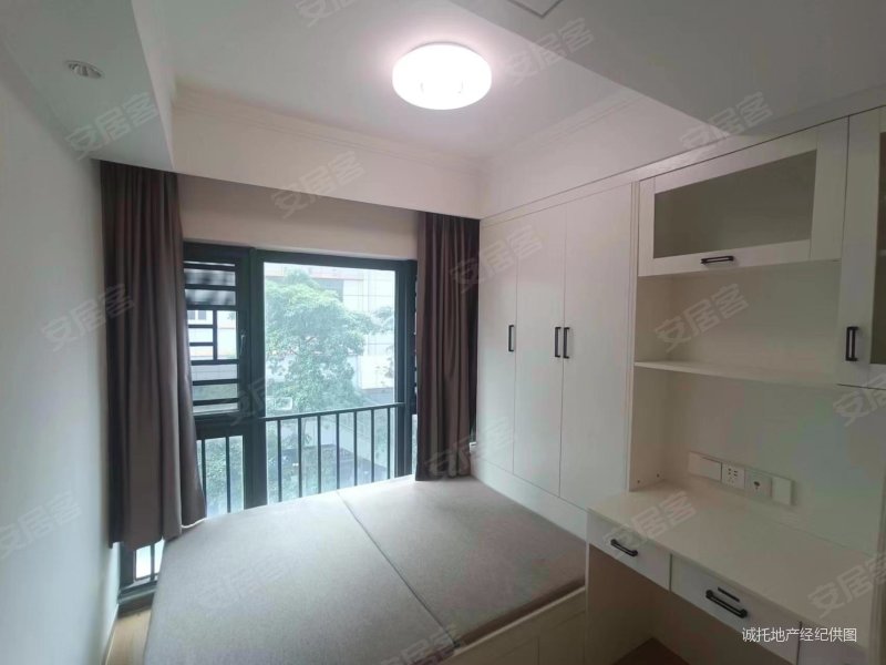 满京华云晓公馆 临地铁 满五   西南户型 精装好房 小三居