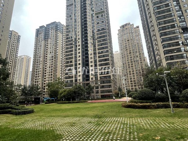 【多图】恒大翡翠华庭,长江路租房,地铁口 恒大翡翠华庭 精装两室一厅