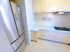 万达三期精装修独立小厨房 四开门大冰箱 做饭方便 随时看房