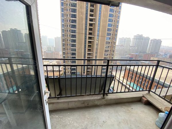 烟台福山福海路上谷郡上谷郡 3室房子出租  楼下大润发 交通方便