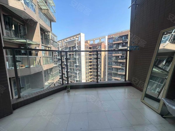 【多图】万科红生活广场,布吉街租房,带大阳台的单间,有钥匙~有效房!