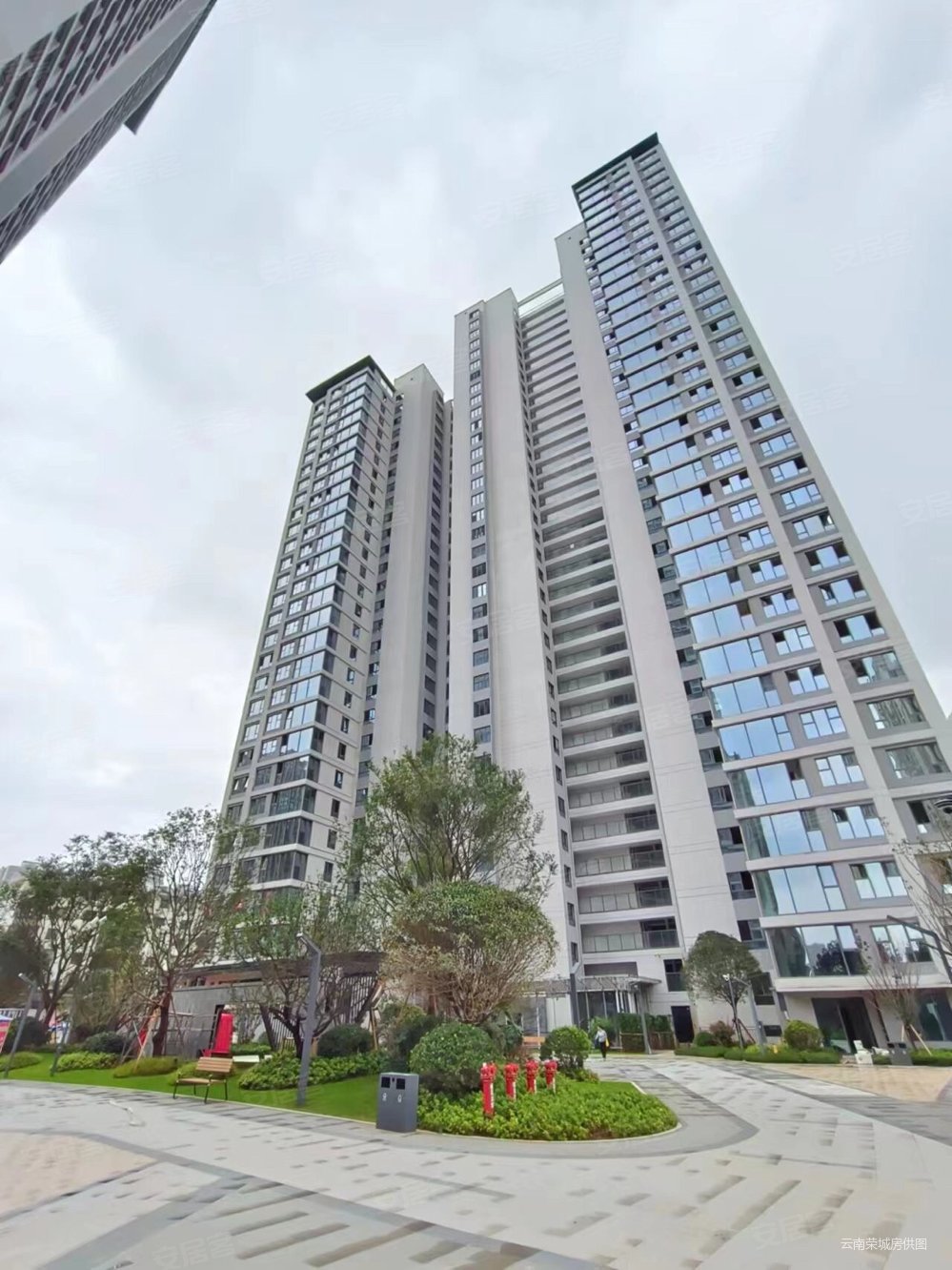 俊尚峰 俊发广场旁 房子户型方正 全天采光,俊发俊尚