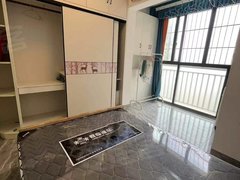 华南城沙井海吉星，独立一房一厅电梯仅需900，配齐，民水民电