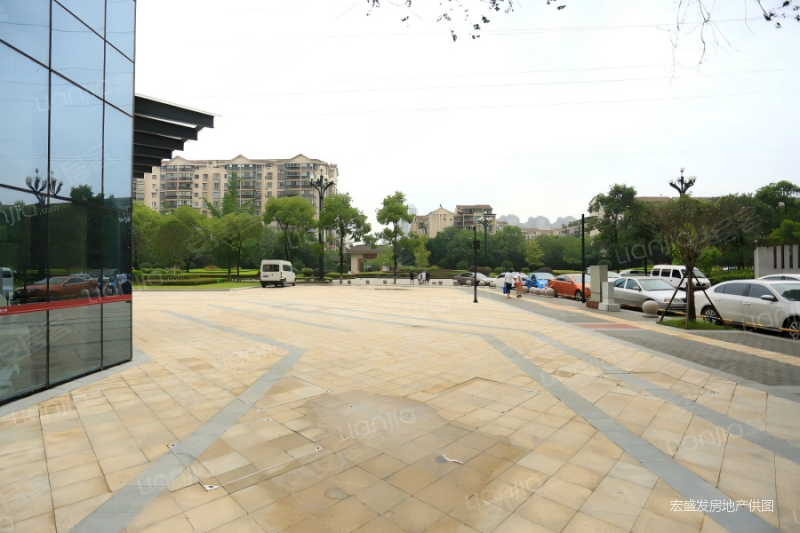 钟楼地铁口 汇景新城 精装 三室 中间楼层 次新小区