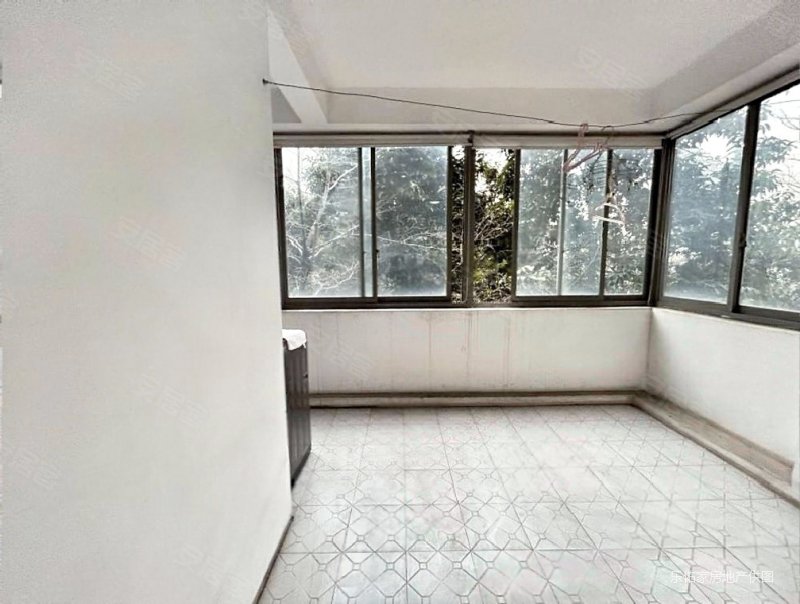 世纪欣园4室2厅2卫198㎡南北388万