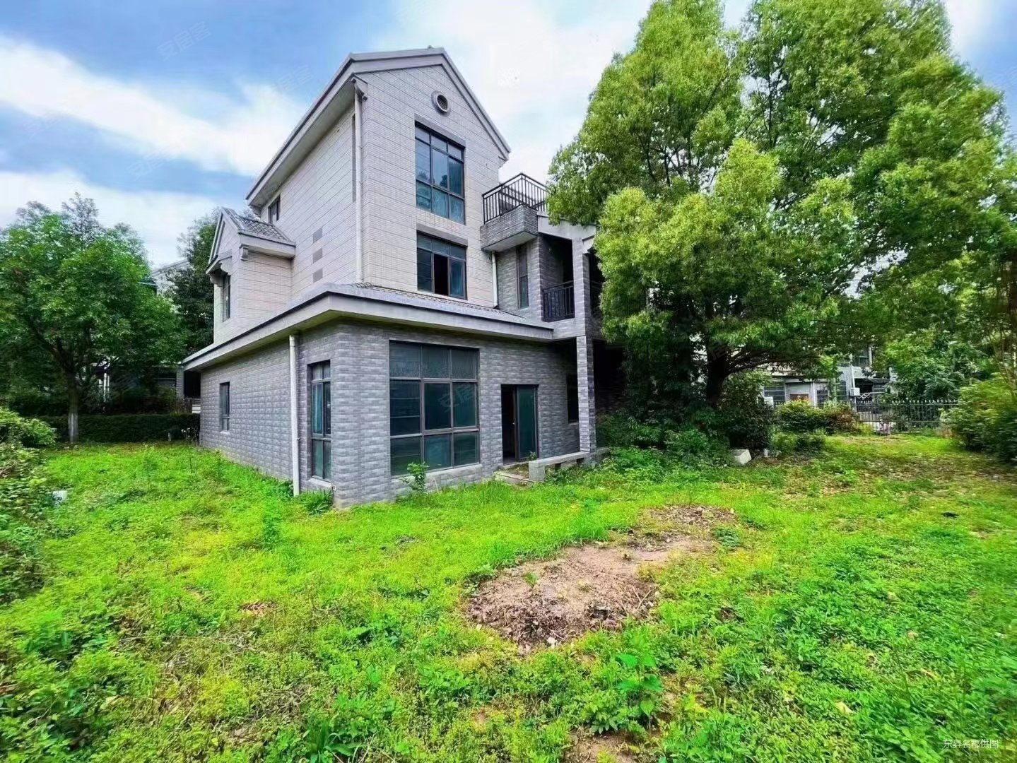 盘龙湾竹苑双拼别墅7号线地铁口紧邻奥特莱斯带200平大花园