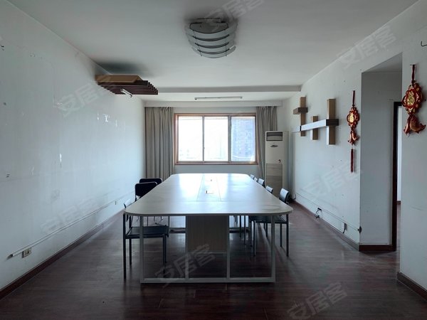 重庆南岸铜元局泰达大厦五小区办公装修,户型方正釆光好,有钥匙随时