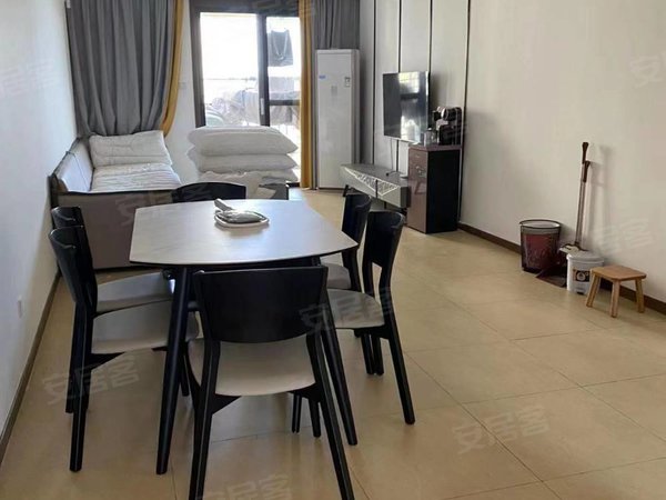 澜月府 精装4房  配套齐全 小区新 有游泳池出租房源真实图片