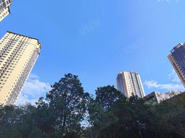 昆明西山西山区政府碧鸡名城(1期)区政府 沃尔玛旁 碧鸡名城 精装三室