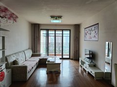 桂林临桂花生唐麓湖国际剑桥郡四房两厅两卫，两台空调，家电齐全。出租房源真实图片