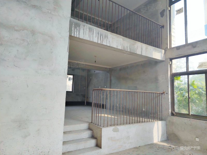 鸿禧山庄双拼别墅超大花园业主委托有钥匙随时可以看房