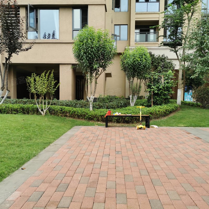 96平三室两卫,108平四室两卫,总能找到适合自己的 小区楼下有乒乓球台