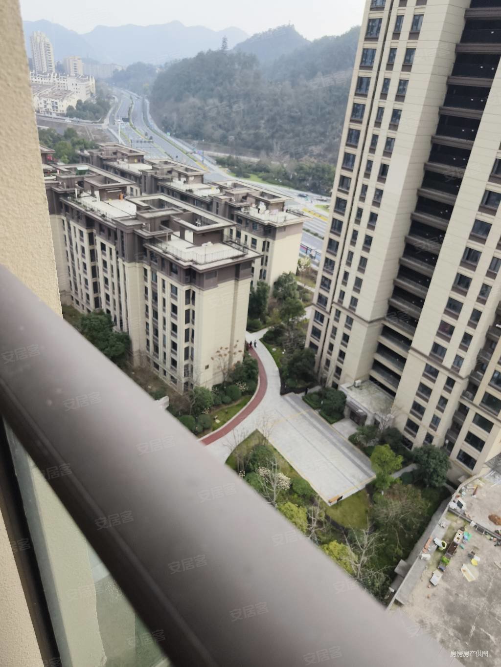 杭州房产网>杭州二手房>临安二手房>临安城区二手房>中骏柏景湾(公寓