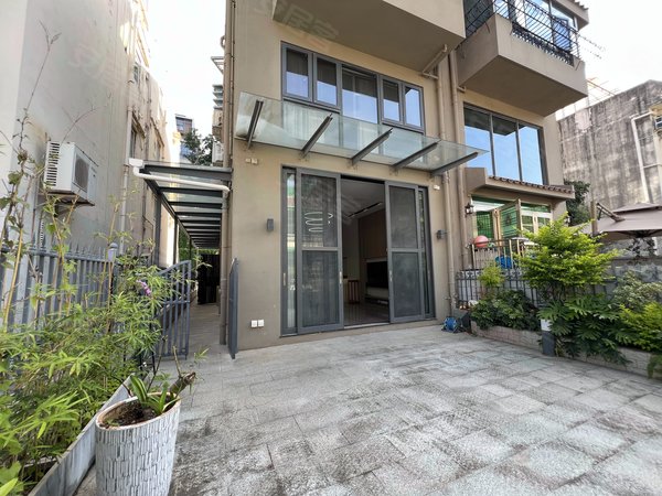前海新装别墅500方四层带院子露台目前7房间可住家可荟所