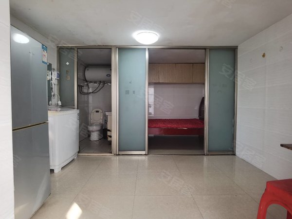 泰兴康和花园康和花园精装朝南一室一厅一卫车库28平!统一报价700元!