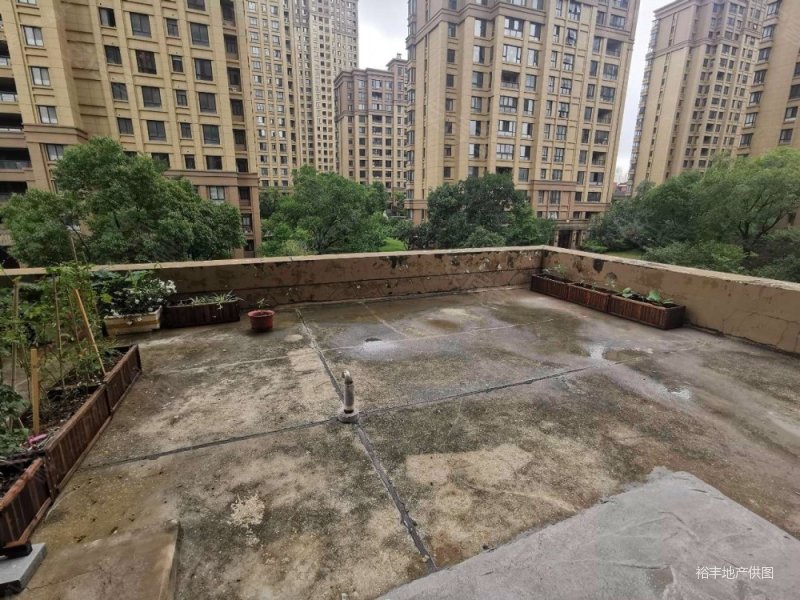 城建琥珀瑞安家园 南北通透 交通便利 商品房 有电梯 小三房