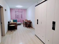 齐齐哈尔铁锋齐齐哈尔站南化A区电梯房正1楼70平米一室一厅家具家电齐全拎包入住出租房源真实图片